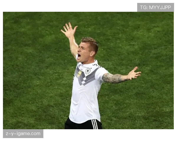 克罗斯战术适配性解析：现代足球中场核心的战略演变与竞争力跃升