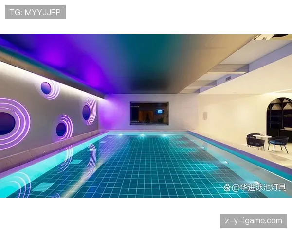 拉菲尼亚训练完顺手给家里泳池换水，这日子谁顶得住